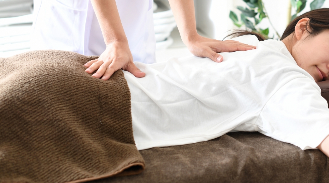 癒されている女性の写真